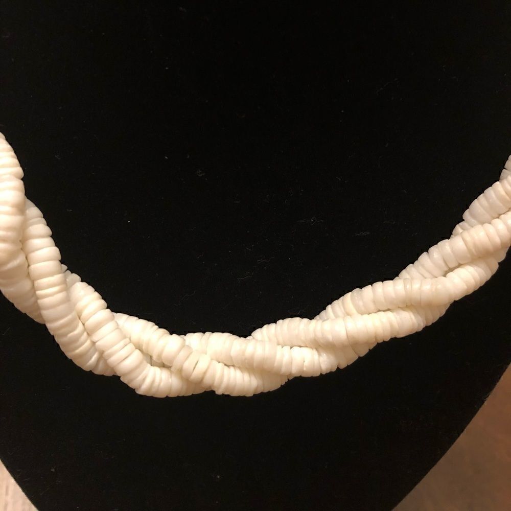 Vintage beaded white twist necklace screw clasp - Picture 6 of 9